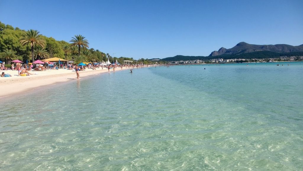 Orilla tranquila de Sa Platja Petita (Cap des Pinar), playa de Alcúdia