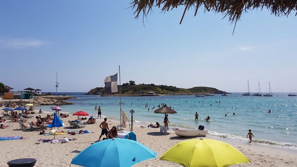 Orilla tranquila de Ses Illetes, playa de Calvià