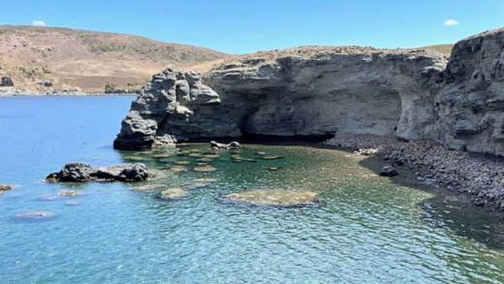 Mavra Gremna - Milos, Grecia