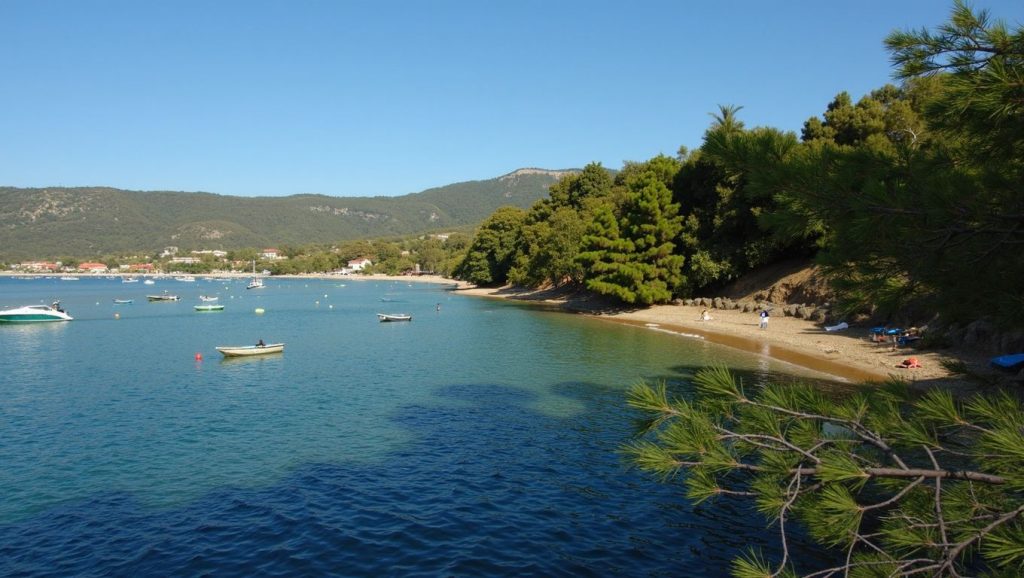 Plage du Cap Nègre - Le Lavandou, Côte d'Azur