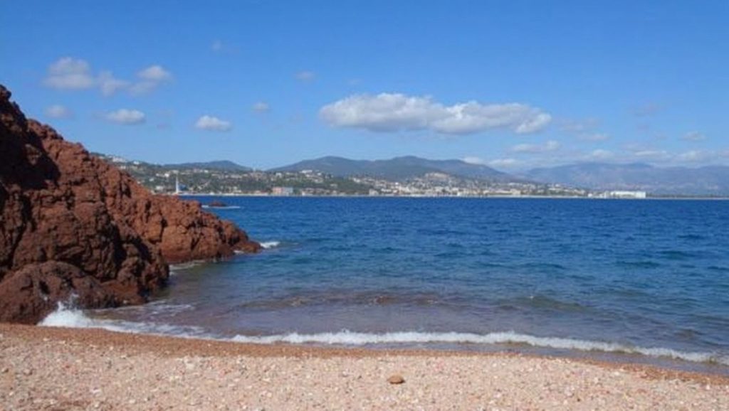 Plage de la Petite-Fontaine - Théoule-sur-Mer, Côte d'Azur