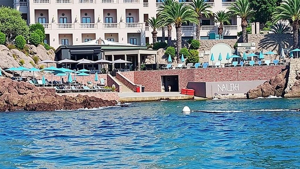 Plage de la Grotte de Gardanne - Théoule-sur-Mer, Côte d'Azur