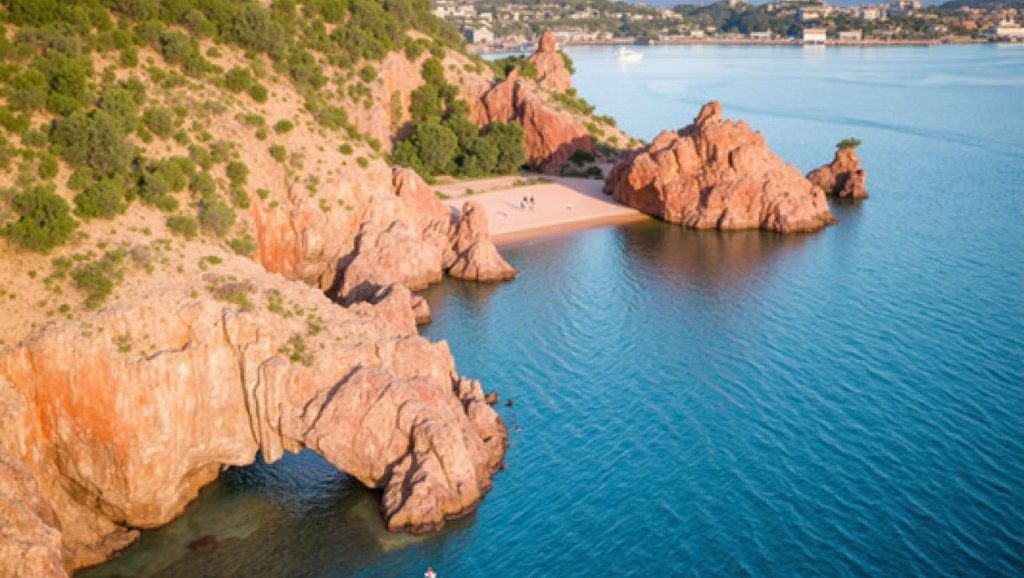 Plage de Chabassole - Aiguines, Côte d'Azur