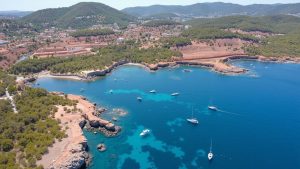 Playa de Cala Martina (Santa Eulàlia des Riu, Ibiza)