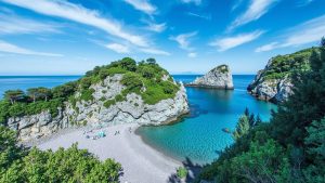 Mavraki Beach