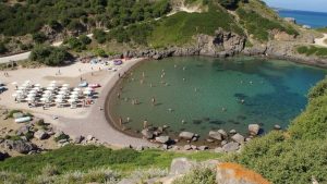Baia Ostina (Castelsardo, Cerdeña)