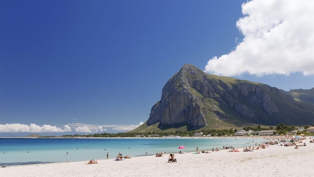Amplio horizonte marino en Cala Grottazza, San Vito Lo Capo