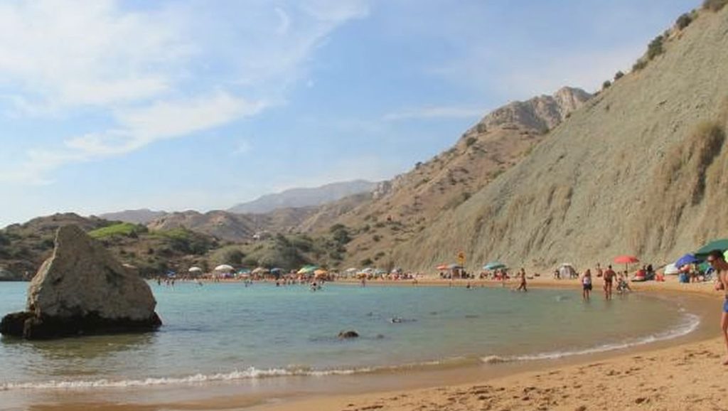 Arena y orilla en Cala Vincenzina, Palma di Montechiaro, Sicilia