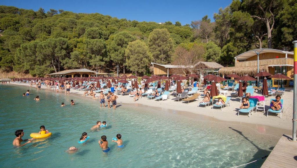 Olas rompiendo en Akarca Halk Plajı, ?