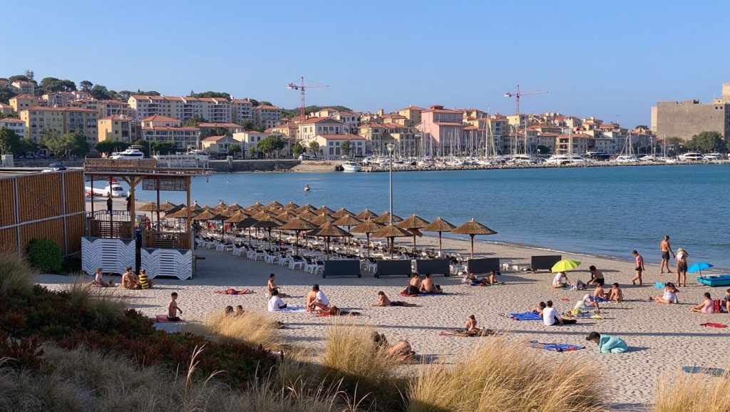 Panorámica completa de Aregno Plage - Algajola, playa de Calvi