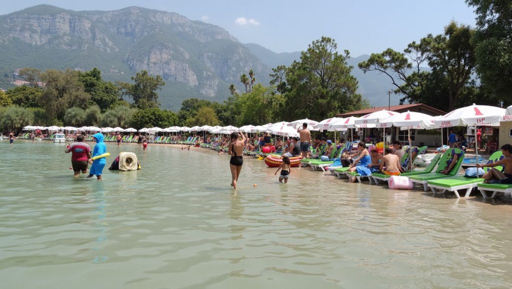 Aysultan Kadınlar Plajı (Antalya, Turquía) — foto 3