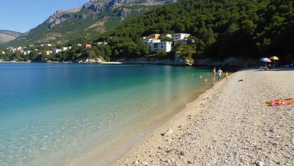 Vista amplia de Babićeva plaža en Croacia, Croacia