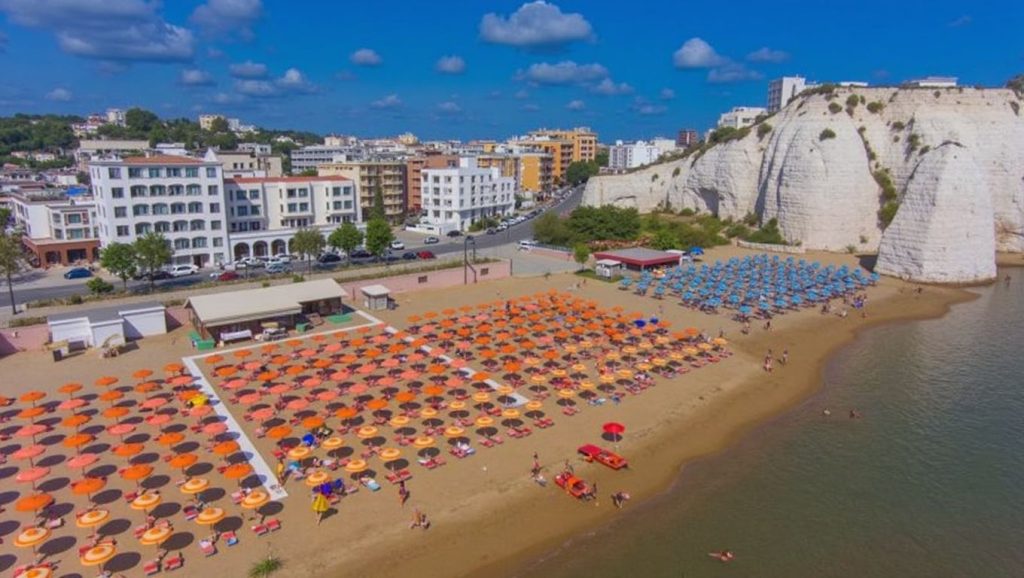 Acceso a Baia San Felice desde el aparcamiento, Vieste