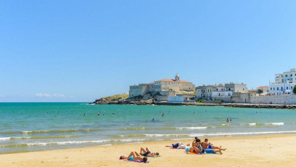 Textura de arena en Baia San Felice, Vieste, Puglia