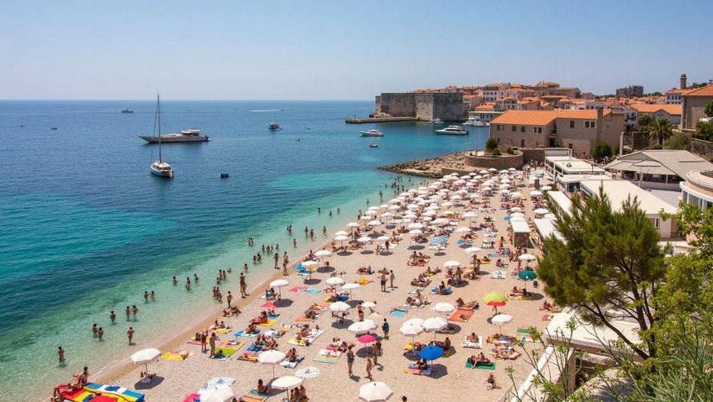 Vista de beach Dubrovnik desde la orilla, Croacia