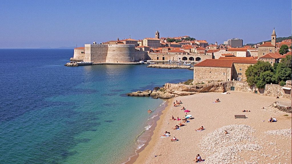 Vista del entorno de beach Dubrovnik, Croacia, Croacia