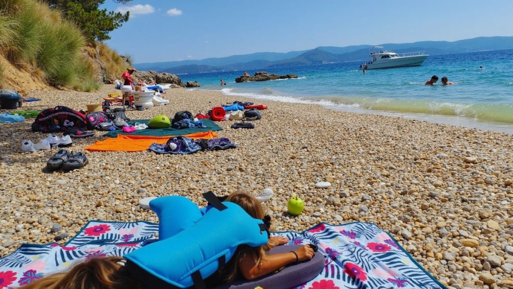Playa Beach for dogs desde la arena, Grad Vodice, Croacia