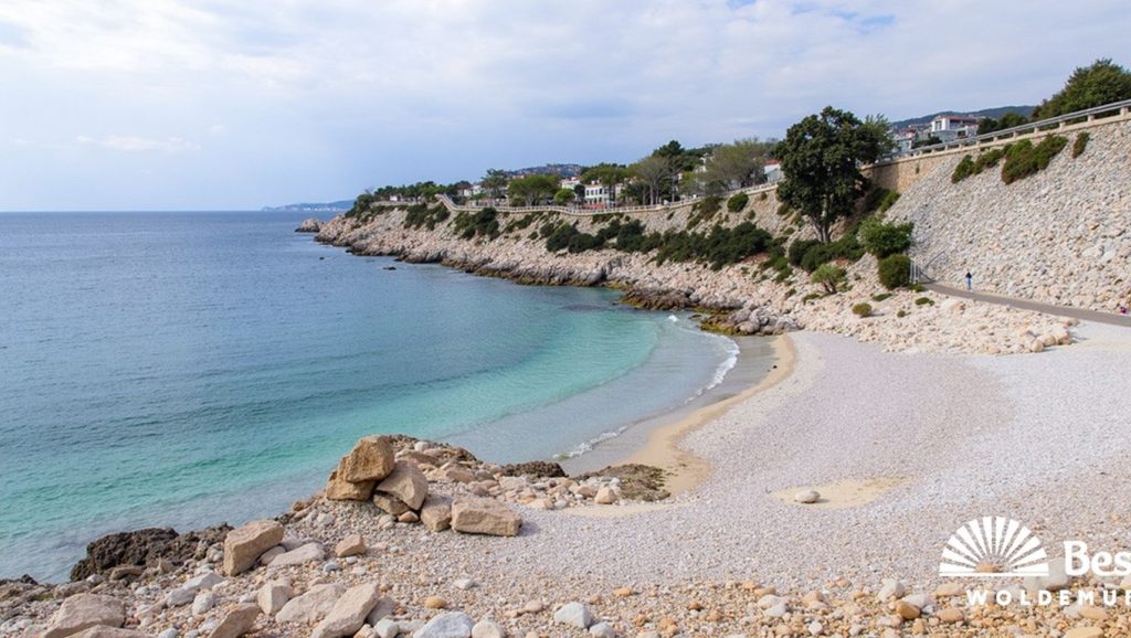 Orilla tranquila de Beach Rtić, playa de Primošten Burnji