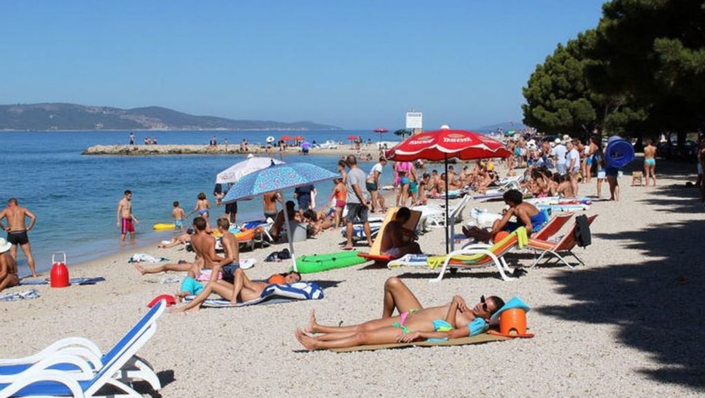 Paseo hacia Beach Rtić, Primošten Burnji