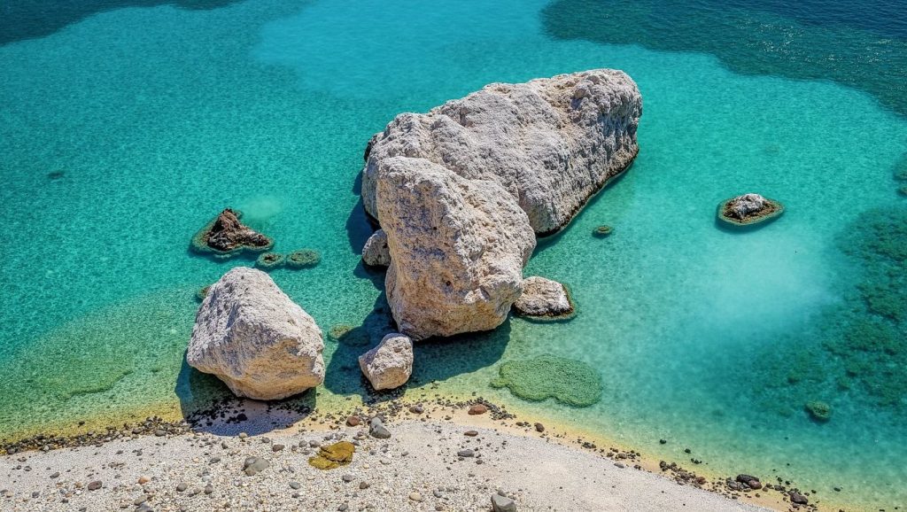 Agua y arena en Beritnica, Croacia
