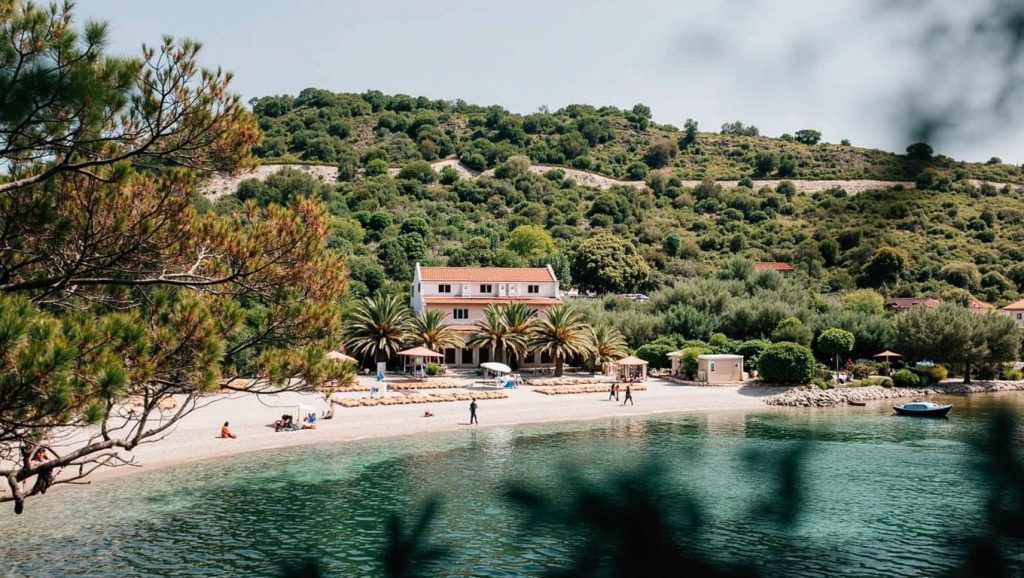 Línea de costa en Blato, Croacia