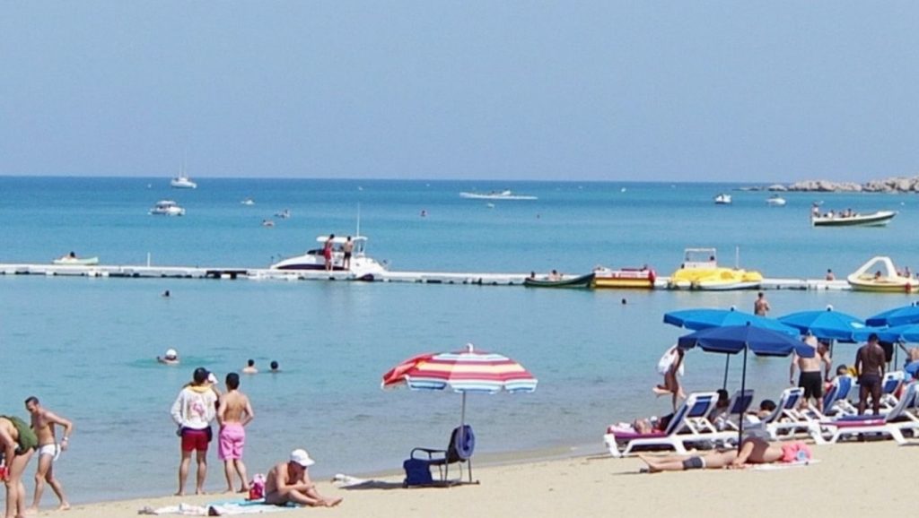 Orilla tranquila de Blue Coral, playa de ?