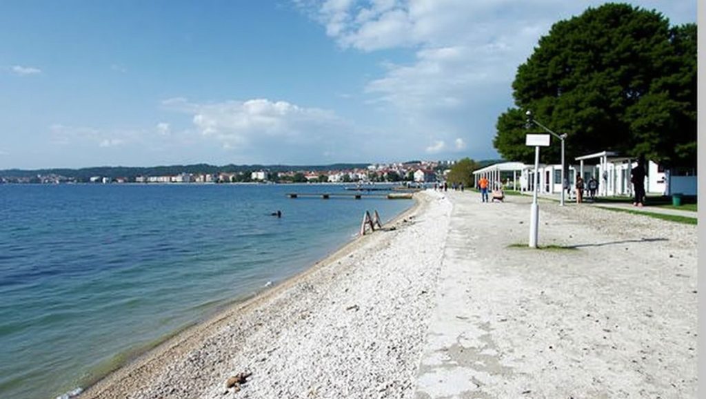 Primer plano de la orilla de Borik, Croacia