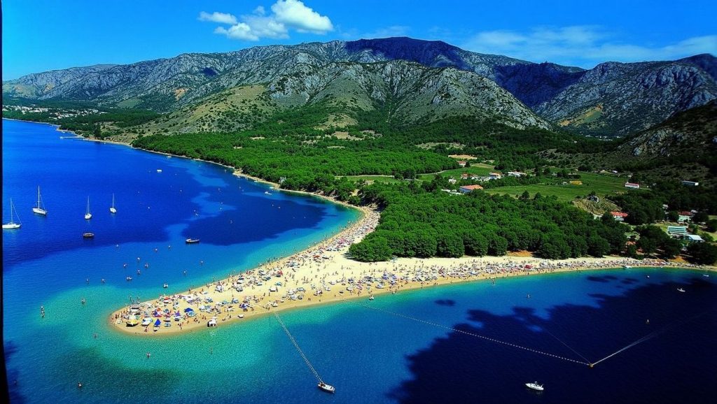 Oleaje en la orilla de Bunta, costa de Croacia