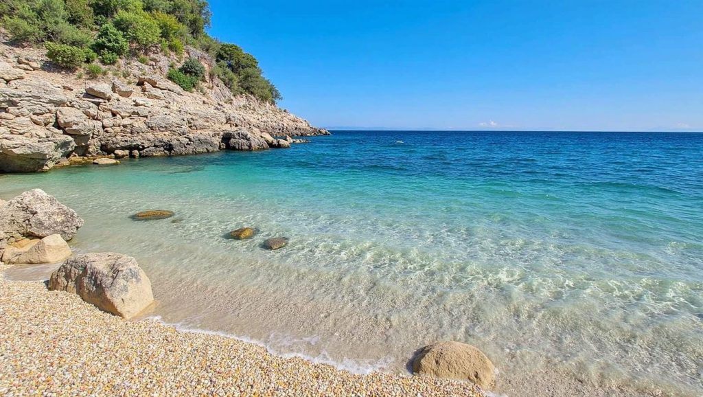 Agua y arena en Čaklje, Općina Podgora