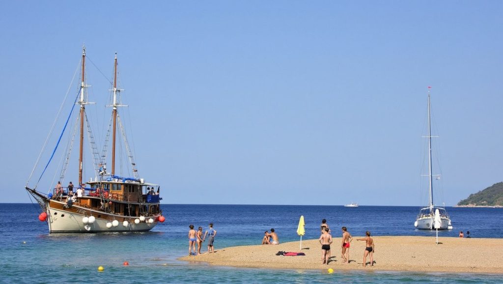 Cala de Dragozetići (Dragozetići, Cres) — foto 3