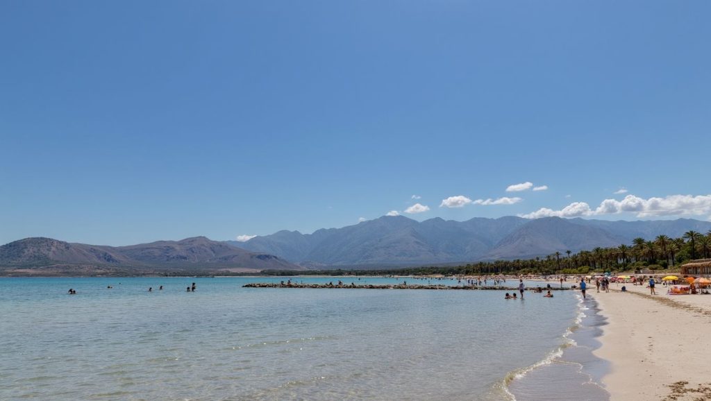 Primer plano de la orilla de Cala d'Orzu / a piaghja d'Orzu, Propriano