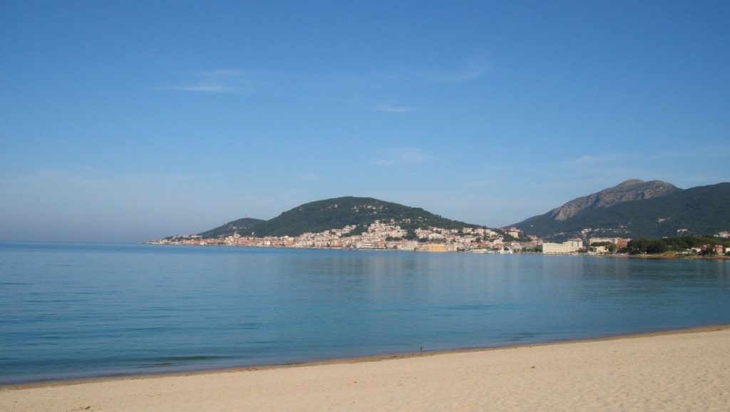 Primer plano de la orilla de Calanca di a Torre, Bastia