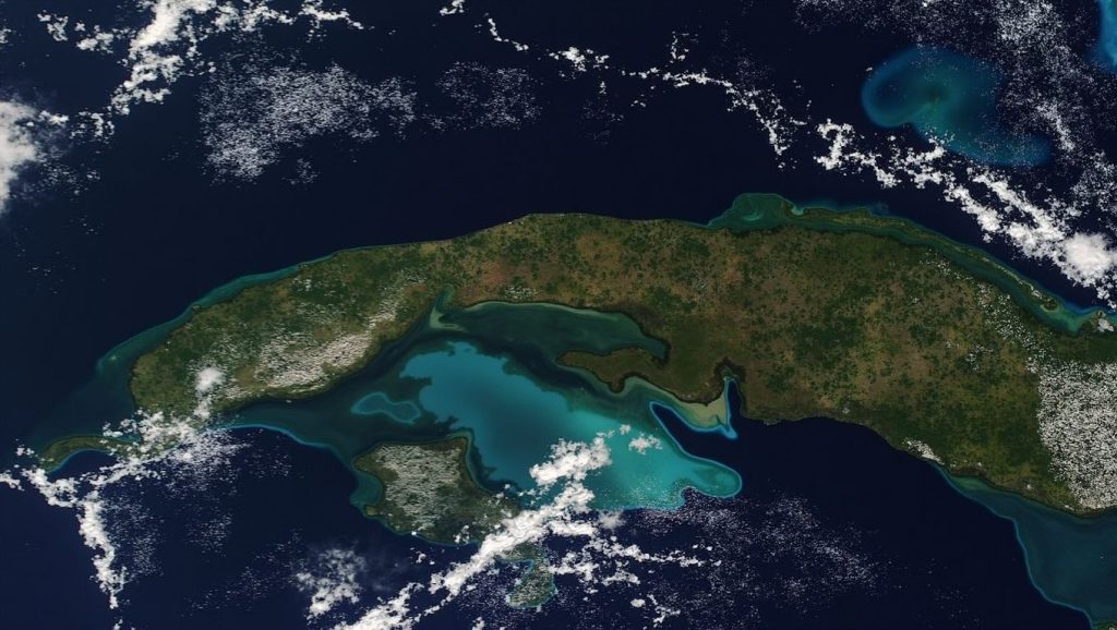 Arena y orilla en Caleta Buena, Cienfuegos, Cuba
