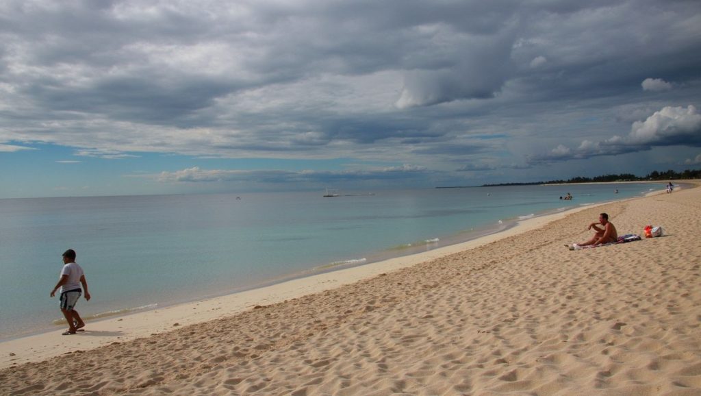 Arena fina en Cuzco Beach, Santiago de Cuba, Cuba