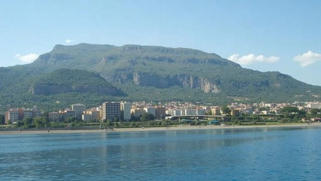 Panorámica completa de Playa de Acquedolci 2, playa de Acquedolci