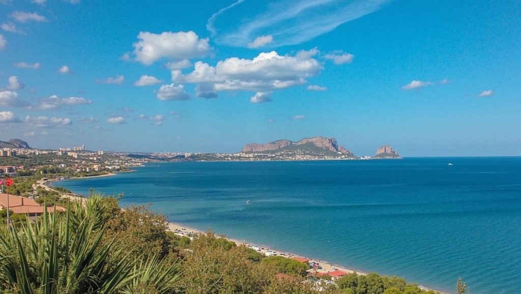 Costa de Altavilla Milicia desde Playa de Altavilla Milicia 2, Sicilia