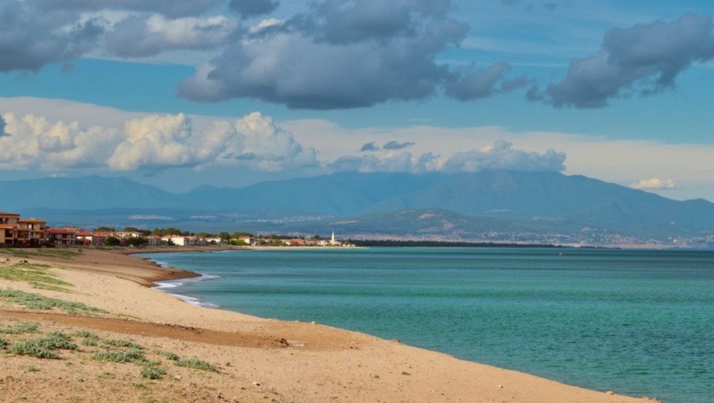 Agua y arena en Playa de Augusta 28, Augusta