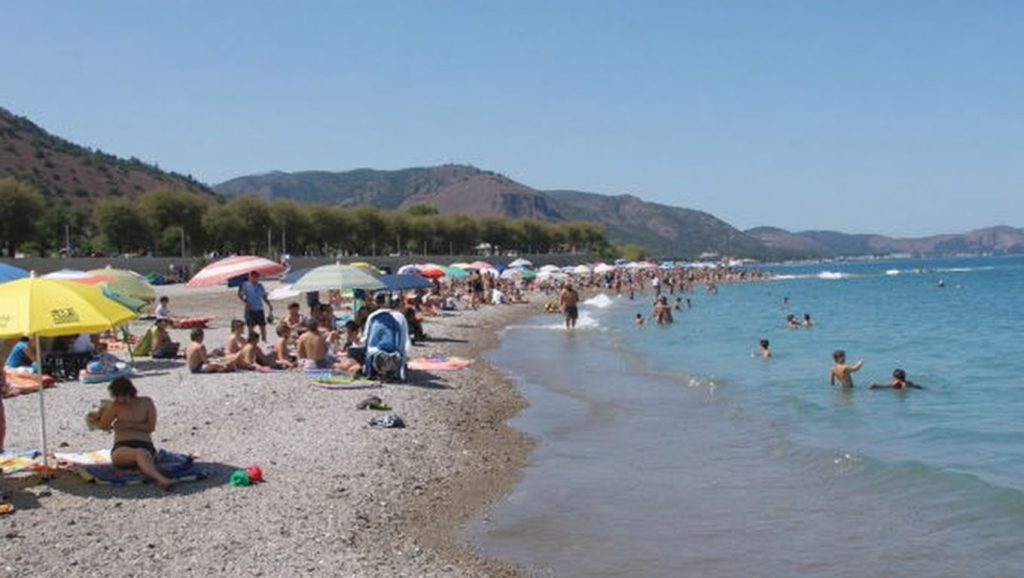 Orilla tranquila de Playa de Brolo 10, playa de Brolo
