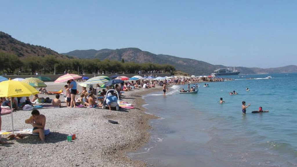 Línea de costa en Playa de Brolo 5, Brolo