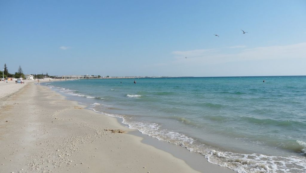 Primer plano de la orilla de Playa de Campobello di Mazara 2, Campobello di Mazara
