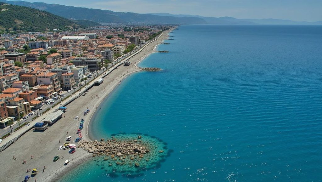 Arena y mar en Playa de Capo d'Orlando 2, Capo d'Orlando, Sicilia
