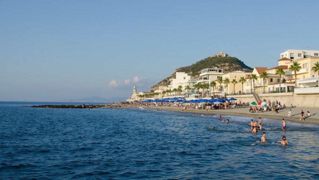 Vista amplia de Playa de Capo d'Orlando 2 en Capo d'Orlando, Sicilia