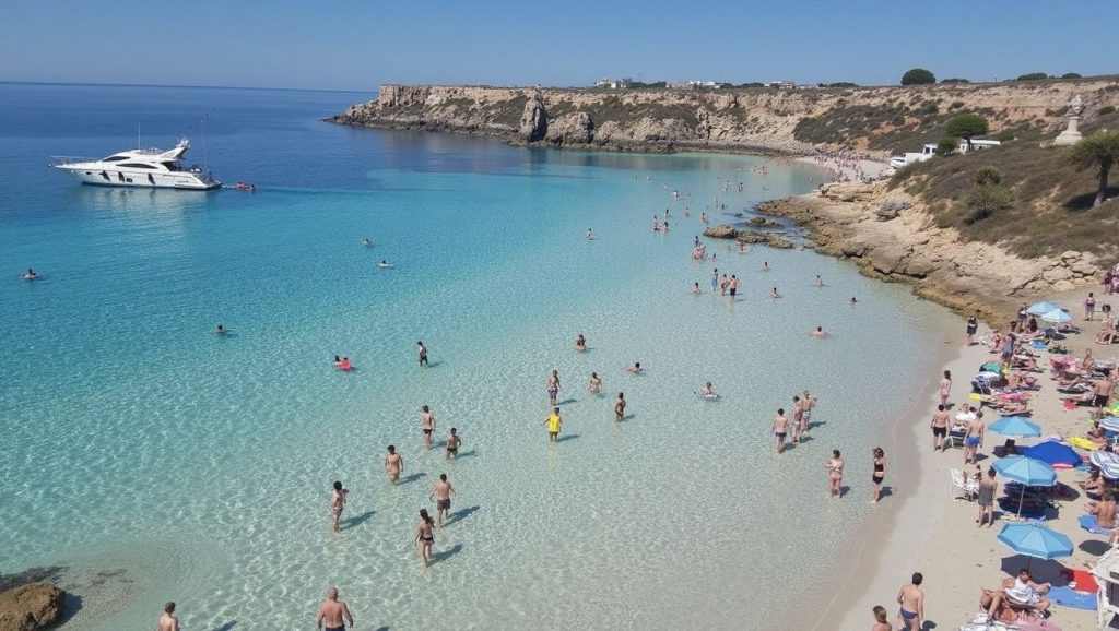 Amplio horizonte marino en Playa de Favignana 1, Favignana