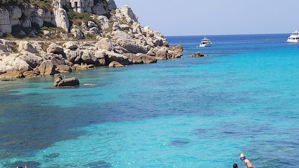 Costa de Favignana desde Playa de Favignana 2, Sicilia