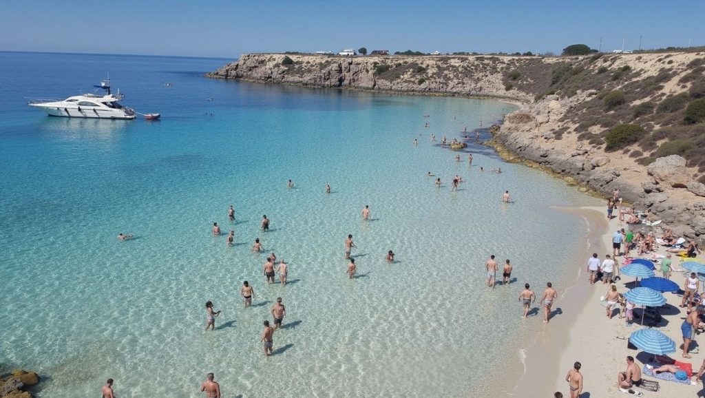 Arena y orilla en Playa de Favignana 3, Favignana, Sicilia