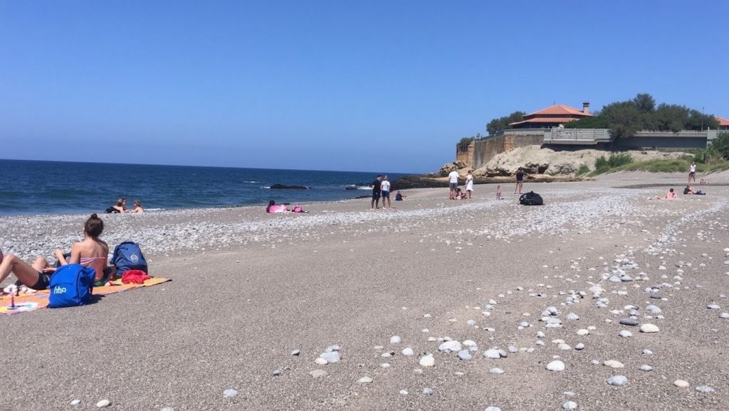Orilla de Playa de Ficarazzi 3 con olas suaves en Ficarazzi