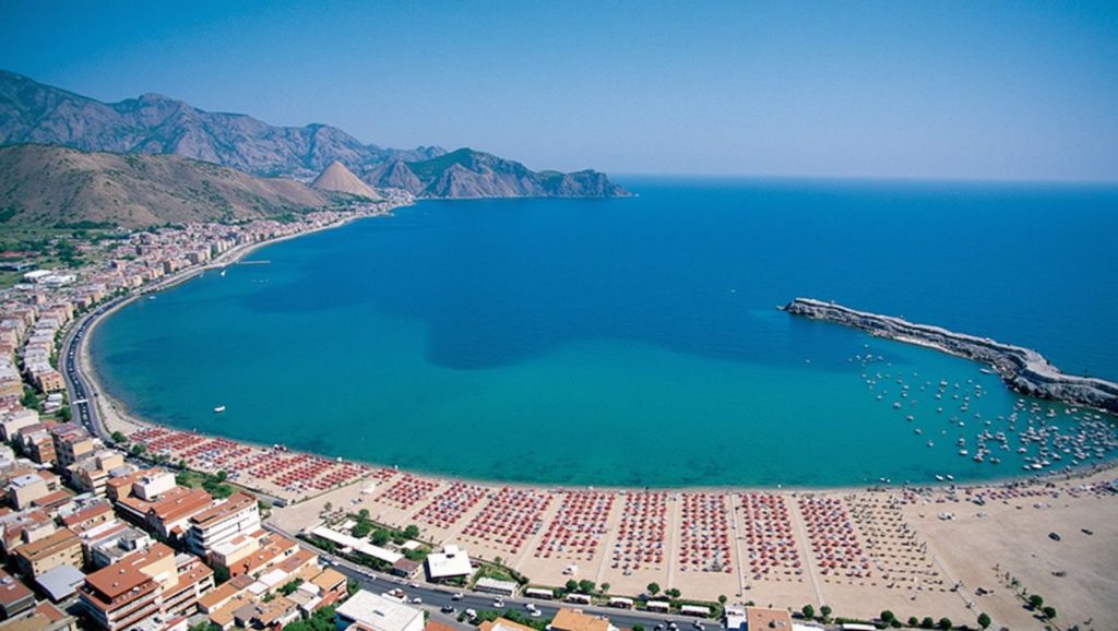 Acceso a Playa de Giardini-Naxos 2 desde el aparcamiento, Giardini-Naxos