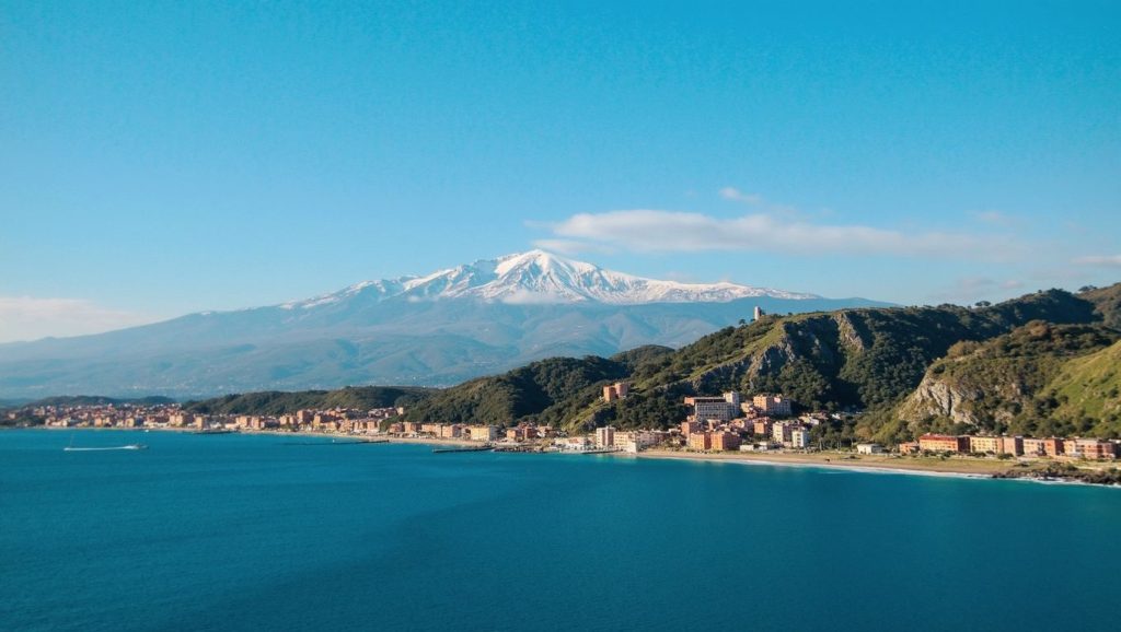 Vista amplia de Playa de Giardini-Naxos 5 en Giardini-Naxos, Sicilia