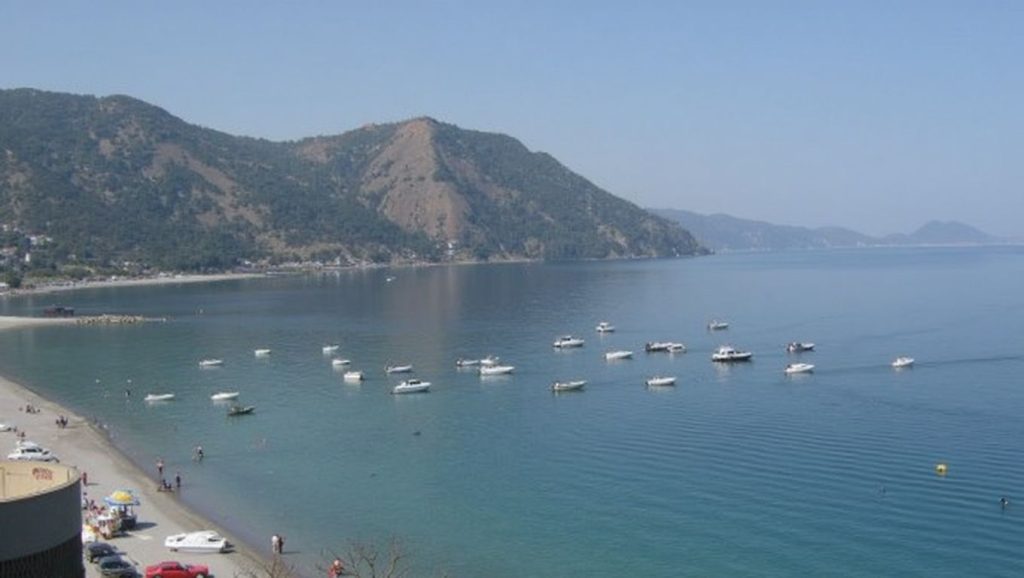 Panorámica de Playa de Gioiosa Marea 6 con cielo despejado, Gioiosa Marea