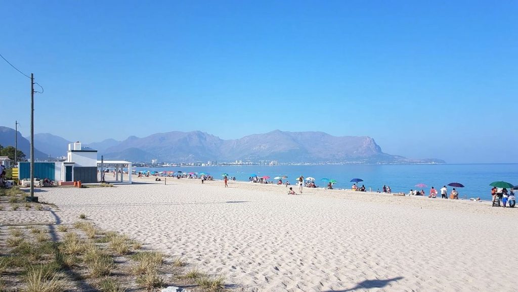 Arena y mar en Playa de Isola delle Femmine 5, Isola delle Femmine, Sicilia